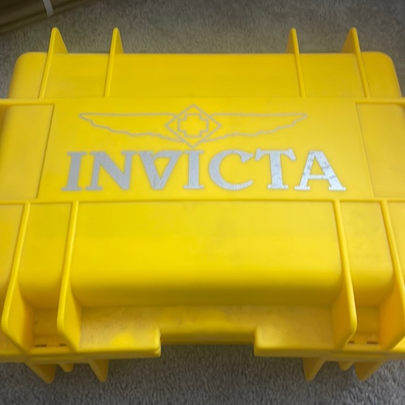 Classic INVICTA watch with case . Never been worn paperwork included - Picture 1 of 3
